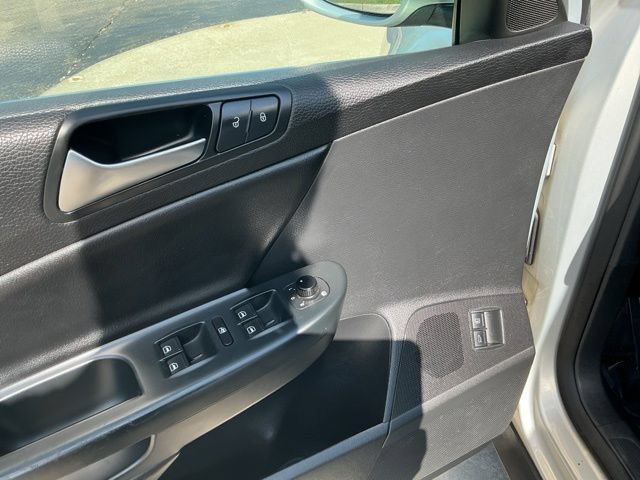 Used 2010 Volkswagen Passat Komfort FWD image 15