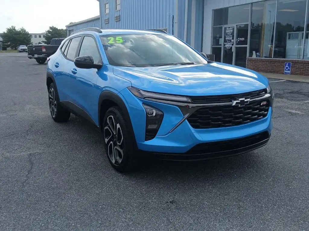 New 2026 Chevrolet Trax RS image 2