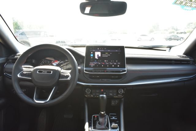 Used 2025 Jeep Compass Trailhawk AWD/4WD image 33