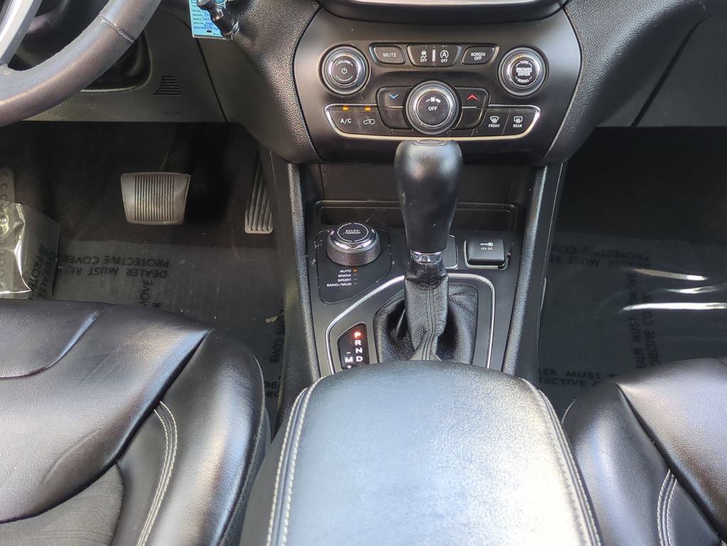 Used 2022 Jeep Cherokee Latitude AWD/4WD image 20