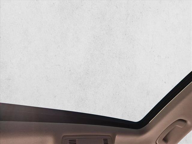 Used 2024 Volkswagen Tiguan SE AWD/4WD image 15