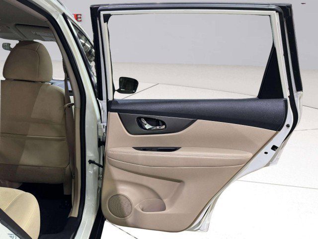 Used 2016 Nissan Rogue SV image 68