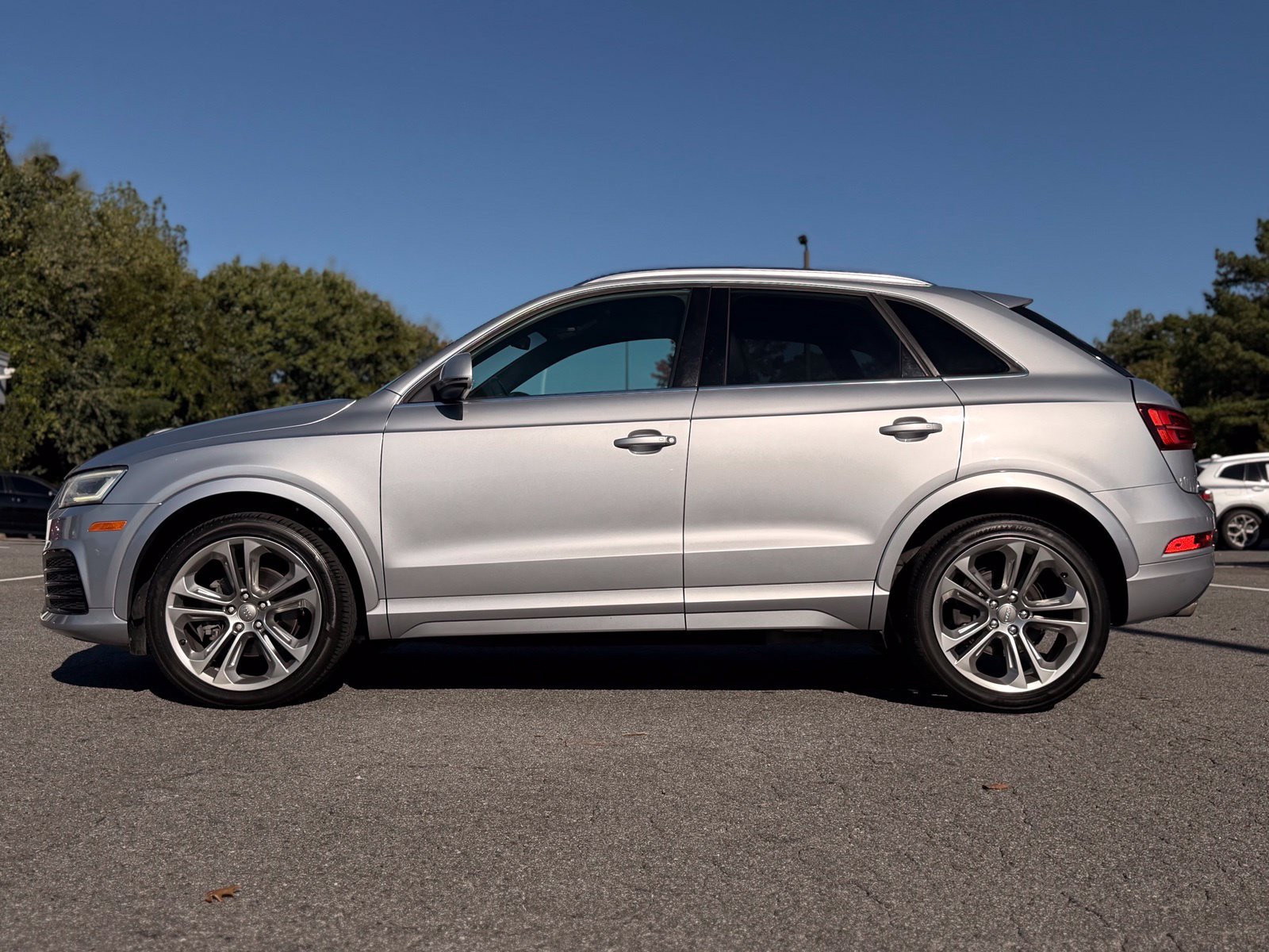 Used 2018 Audi Q3 2.0T Premium Plus w/ Premium Plus Package AWD/4WD image 2
