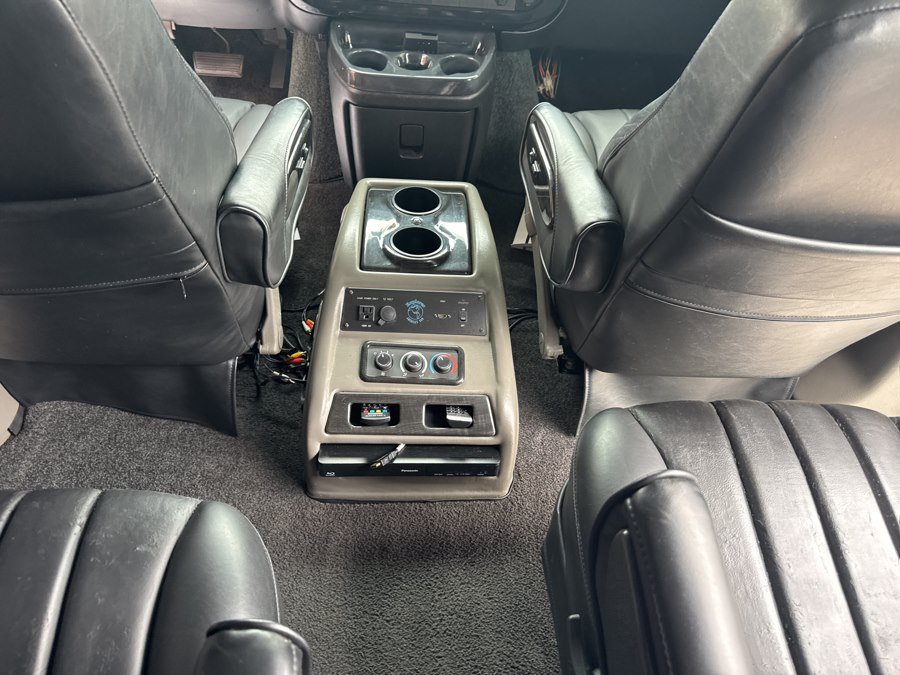 Used 2014 Chevrolet Express 2500 Extended RWD image 46