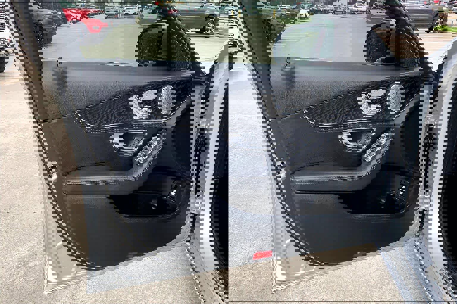 Used 2015 Mercedes-Benz C 300 Sedan image 20