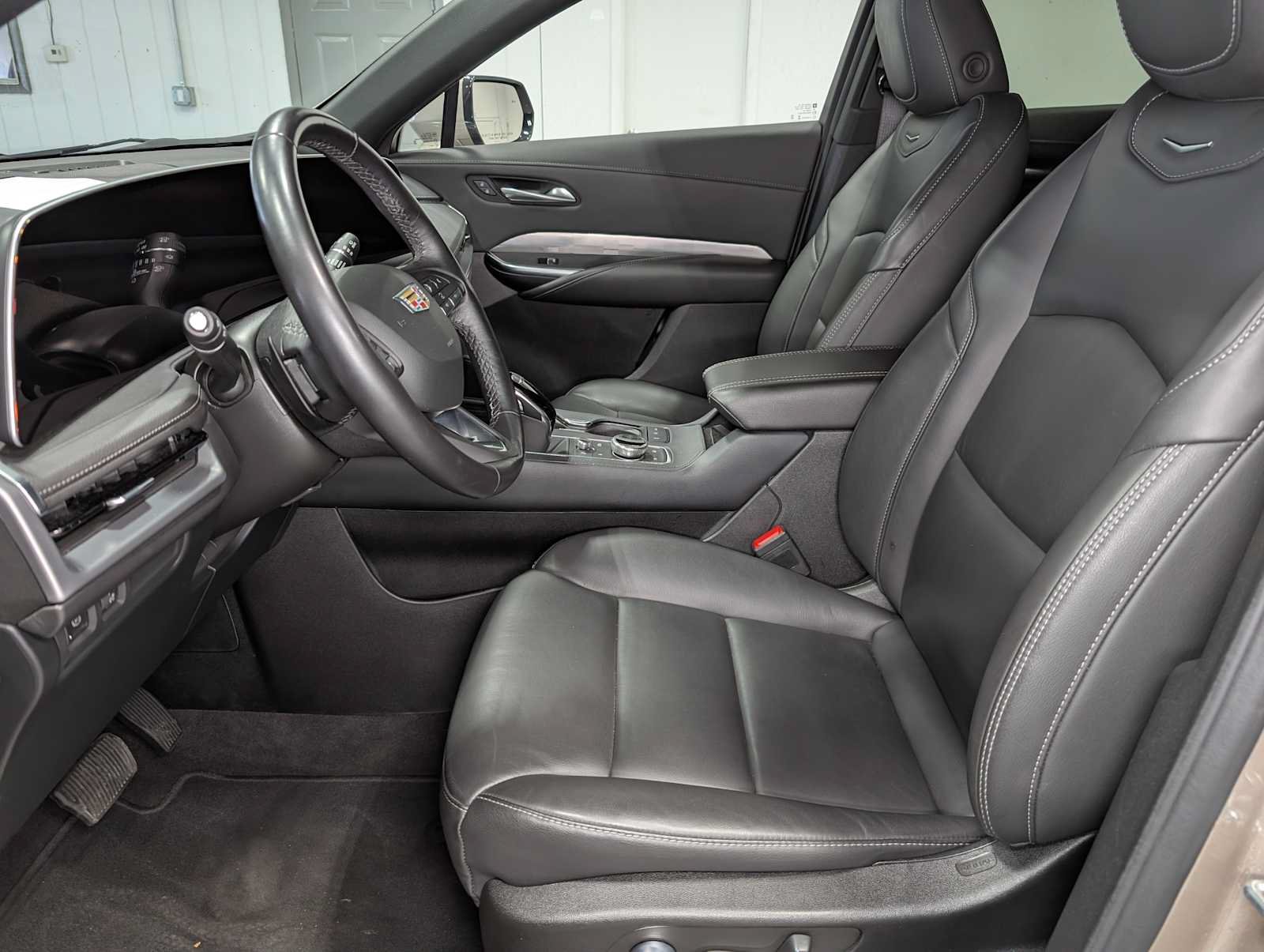 Certified 2025 Cadillac XT4 Premium Luxury AWD/4WD image 4