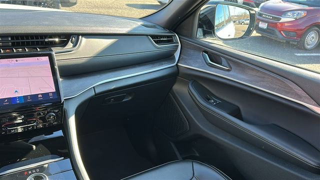 Used 2024 Jeep Grand Cherokee Limited image 24