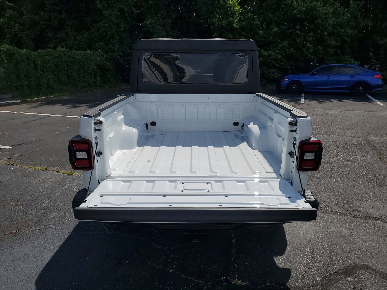 Used 2023 Jeep Gladiator Rubicon w/ LED Lighting Group image 31