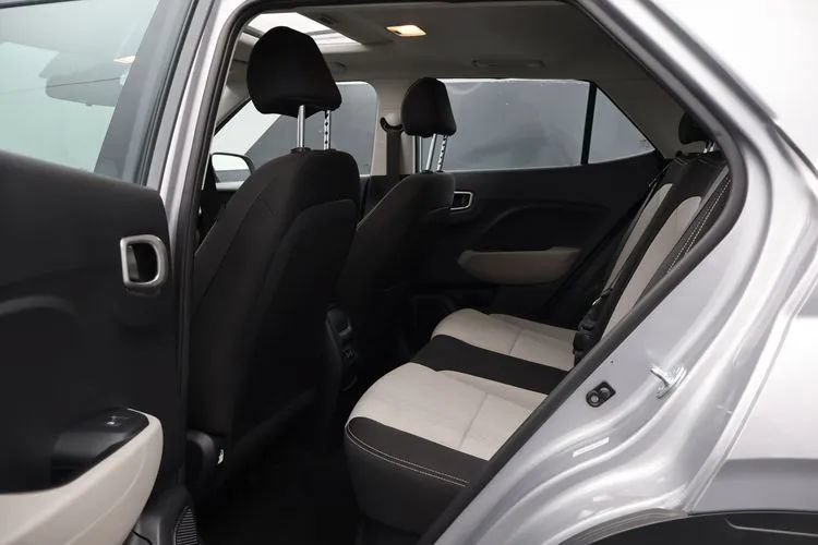 Used 2025 Hyundai Venue SEL FWD image 15