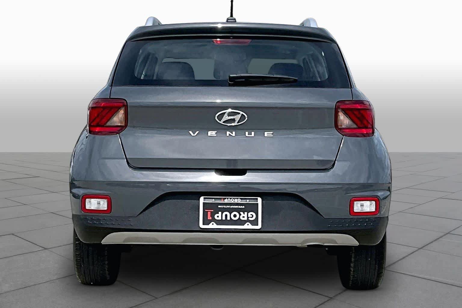Used 2026 Hyundai Venue SEL FWD image 5