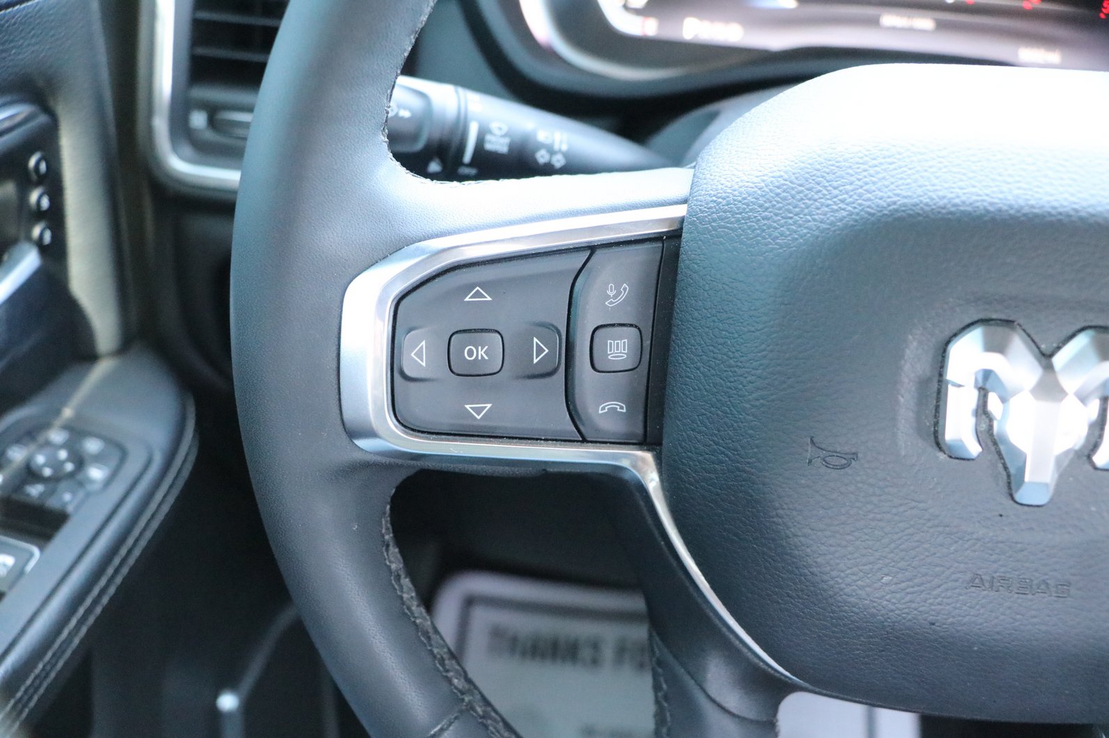 Used 2025 RAM 3500 Laramie AWD/4WD image 19