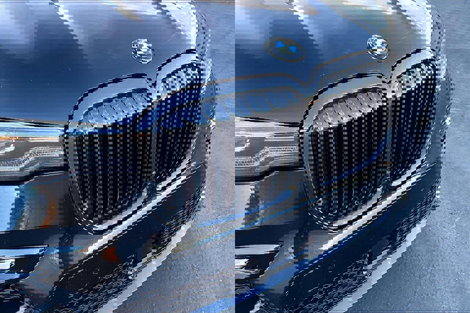 Used 2022 BMW X7 xDrive40i w/ M Sport Package image 34