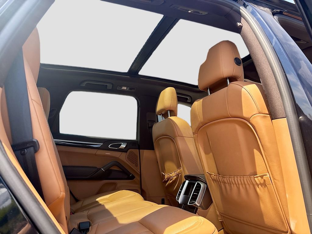 Used 2016 Porsche Cayenne S image 22