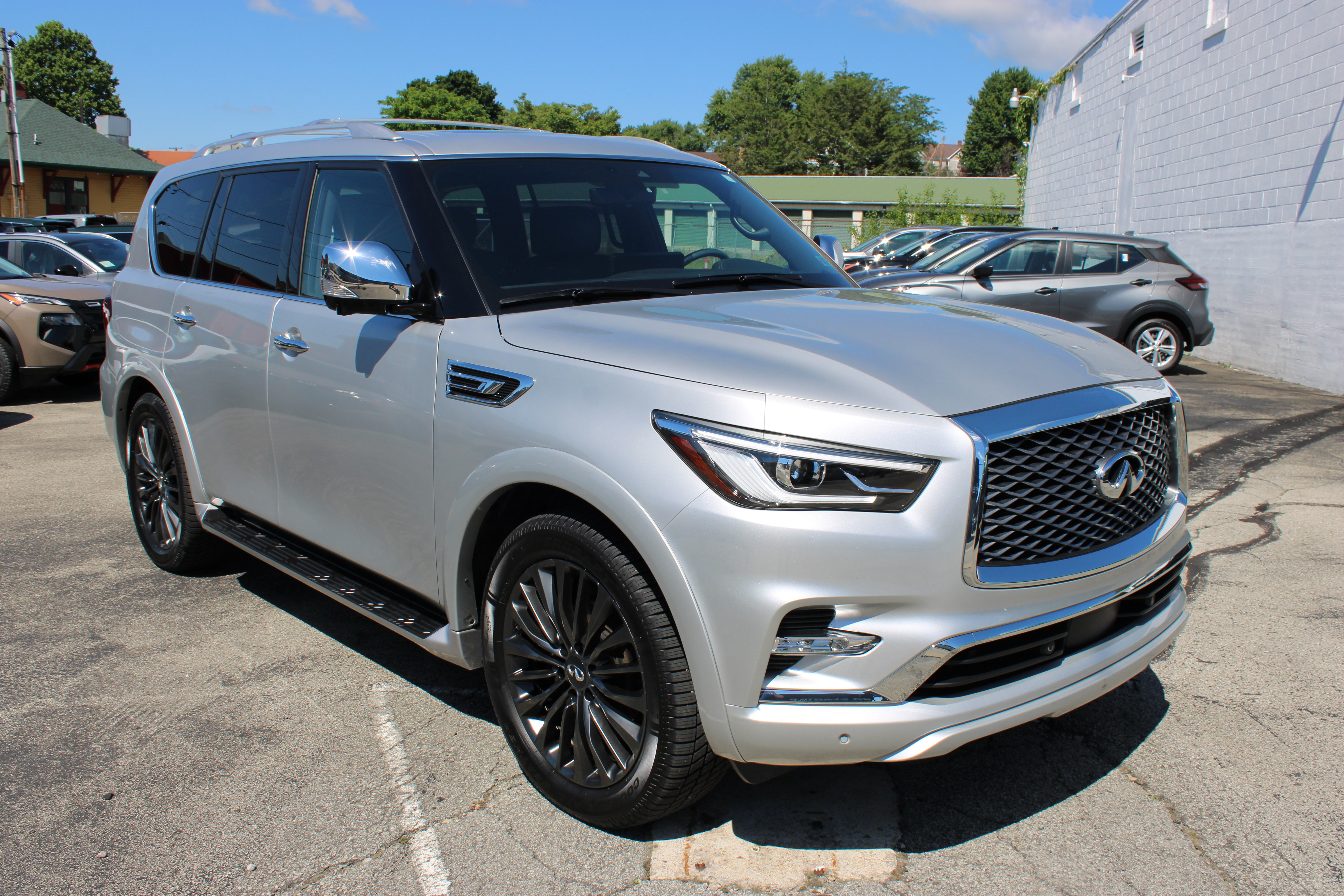 Used 2023 INFINITI QX80 Sensory w/ Cargo Package AWD/4WD image 12