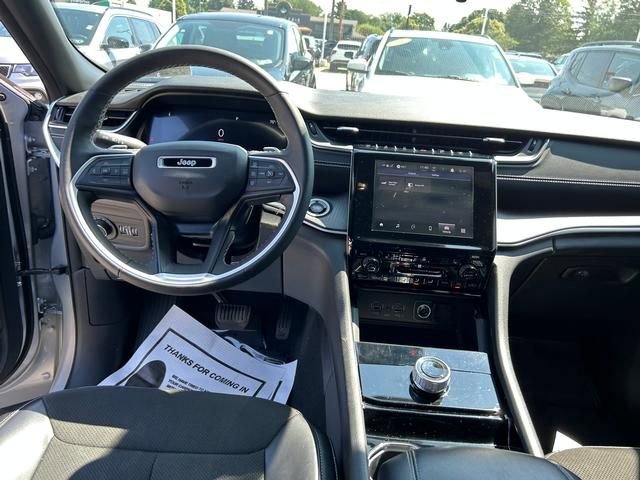 Used 2023 Jeep Grand Cherokee Altitude image 16