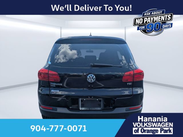 Used 2017 Volkswagen Tiguan Limited w/ Alloy Wheels Package FWD image 4