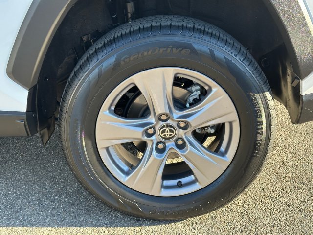 Certified 2025 Toyota RAV4 XLE AWD/4WD image 30