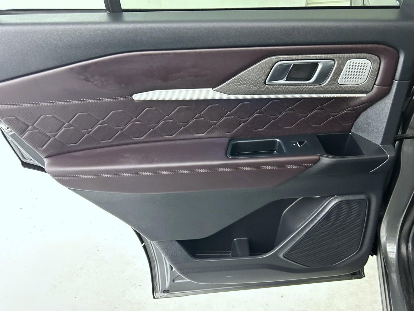 Used 2025 Ford Explorer Platinum w/ LUX Leather Package image 22