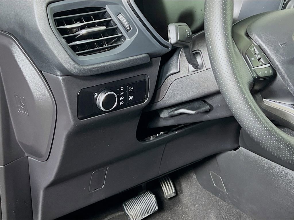 Certified 2025 Ford Escape ST-Line image 12