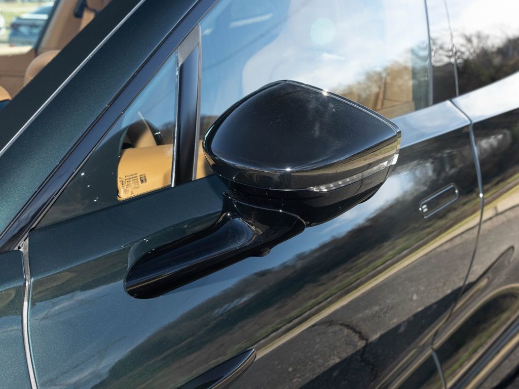 New 2026 Aston Martin DBX 707 image 18