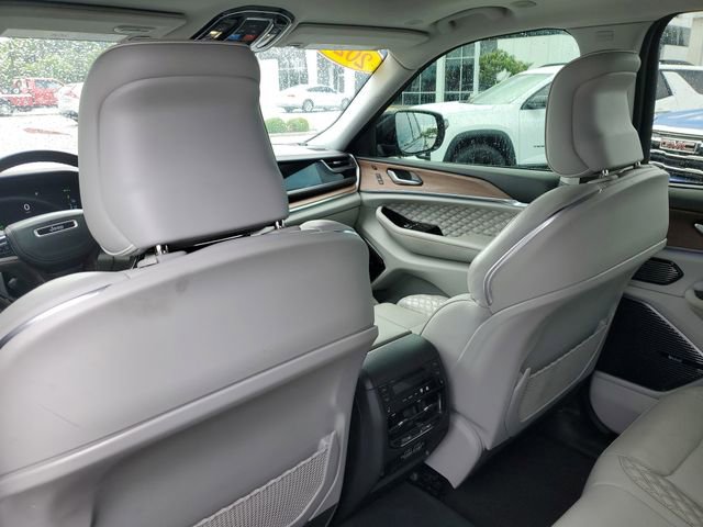 Used 2022 Jeep Grand Cherokee Summit w/ Luxury Tech Group V AWD/4WD image 13