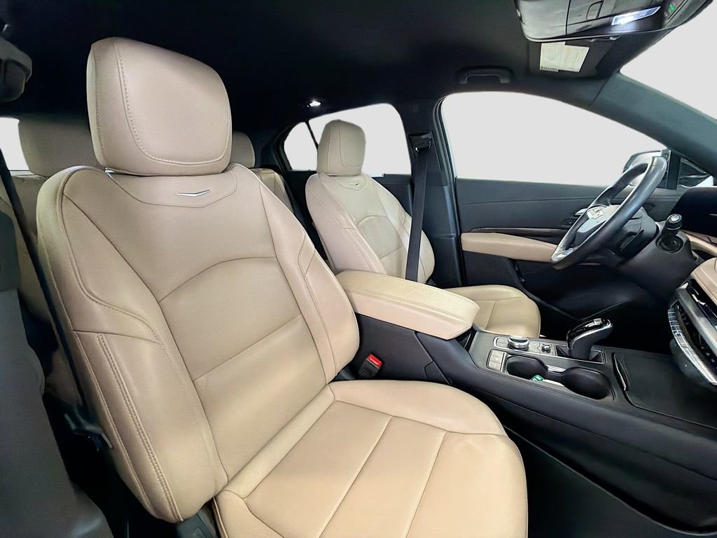 Used 2025 Cadillac XT4 Premium Luxury image 28