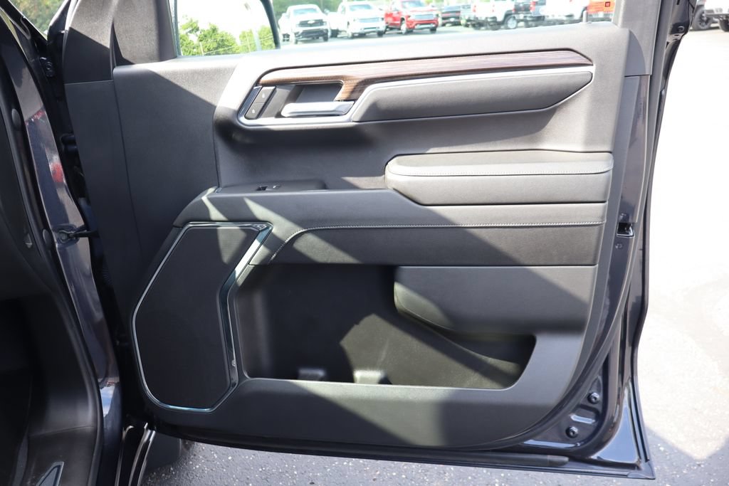 Used 2023 Chevrolet Silverado 1500 RST AWD/4WD image 19