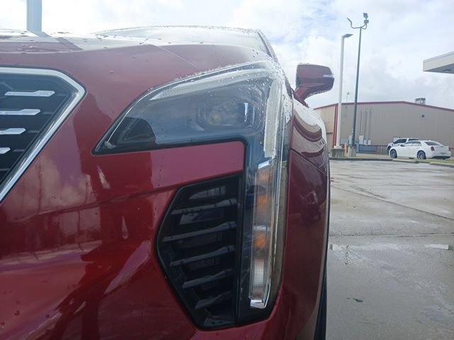 Used 2021 Cadillac XT4 Premium Luxury w/ Cold Weather Package FWD image 4