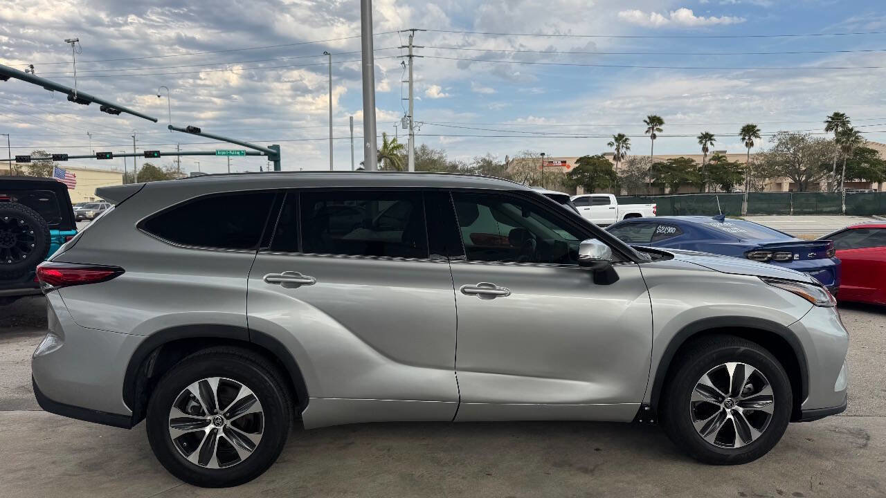 Used 2021 Toyota Highlander XLE image 5