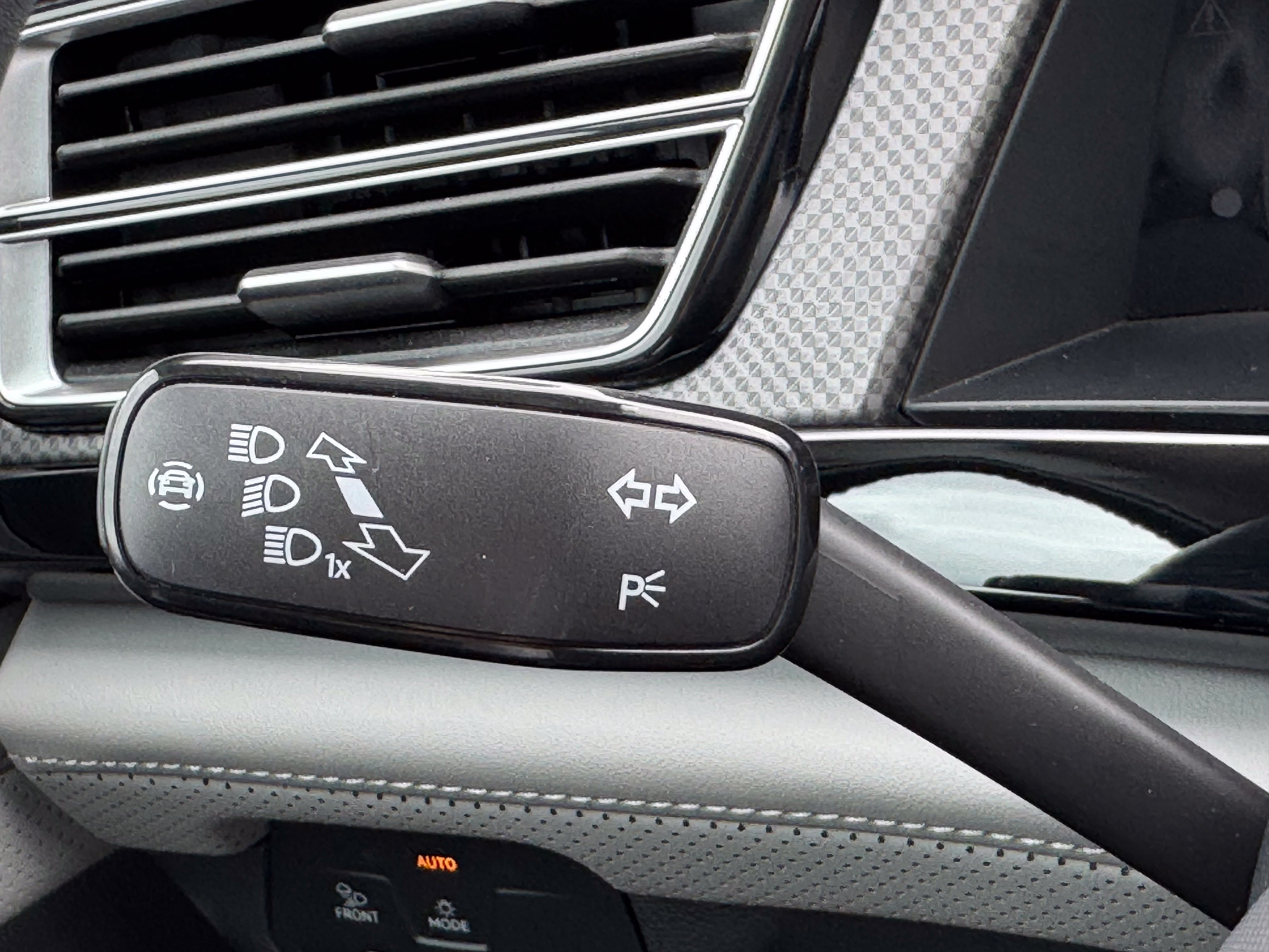 Used 2024 Volkswagen Atlas Peak Edition SEL AWD/4WD image 56