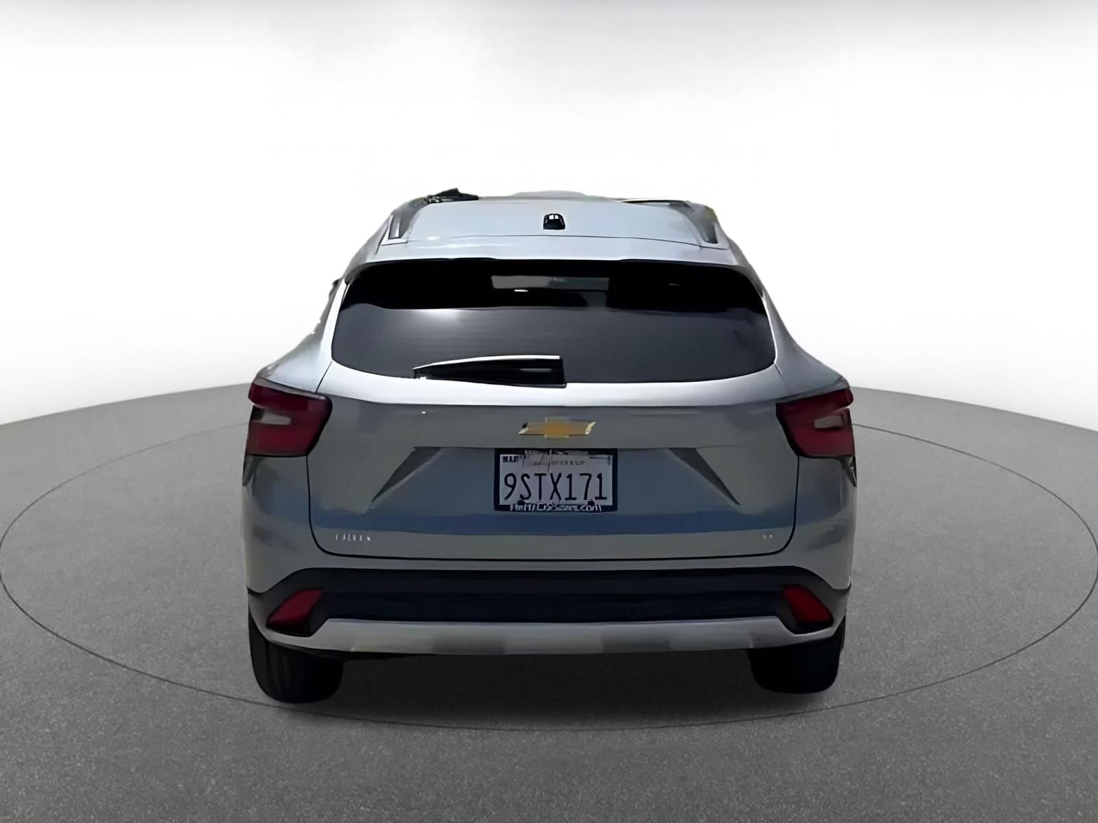Used 2025 Chevrolet Trax LT FWD image 12