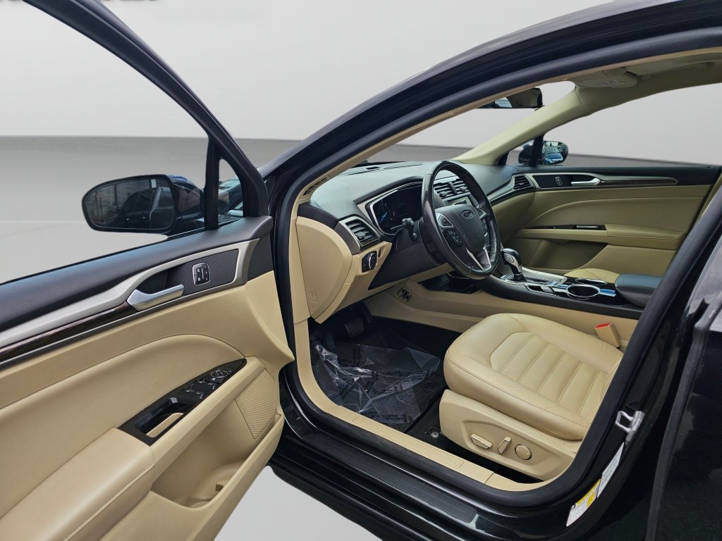 Used 2013 Ford Fusion SE FWD image 19