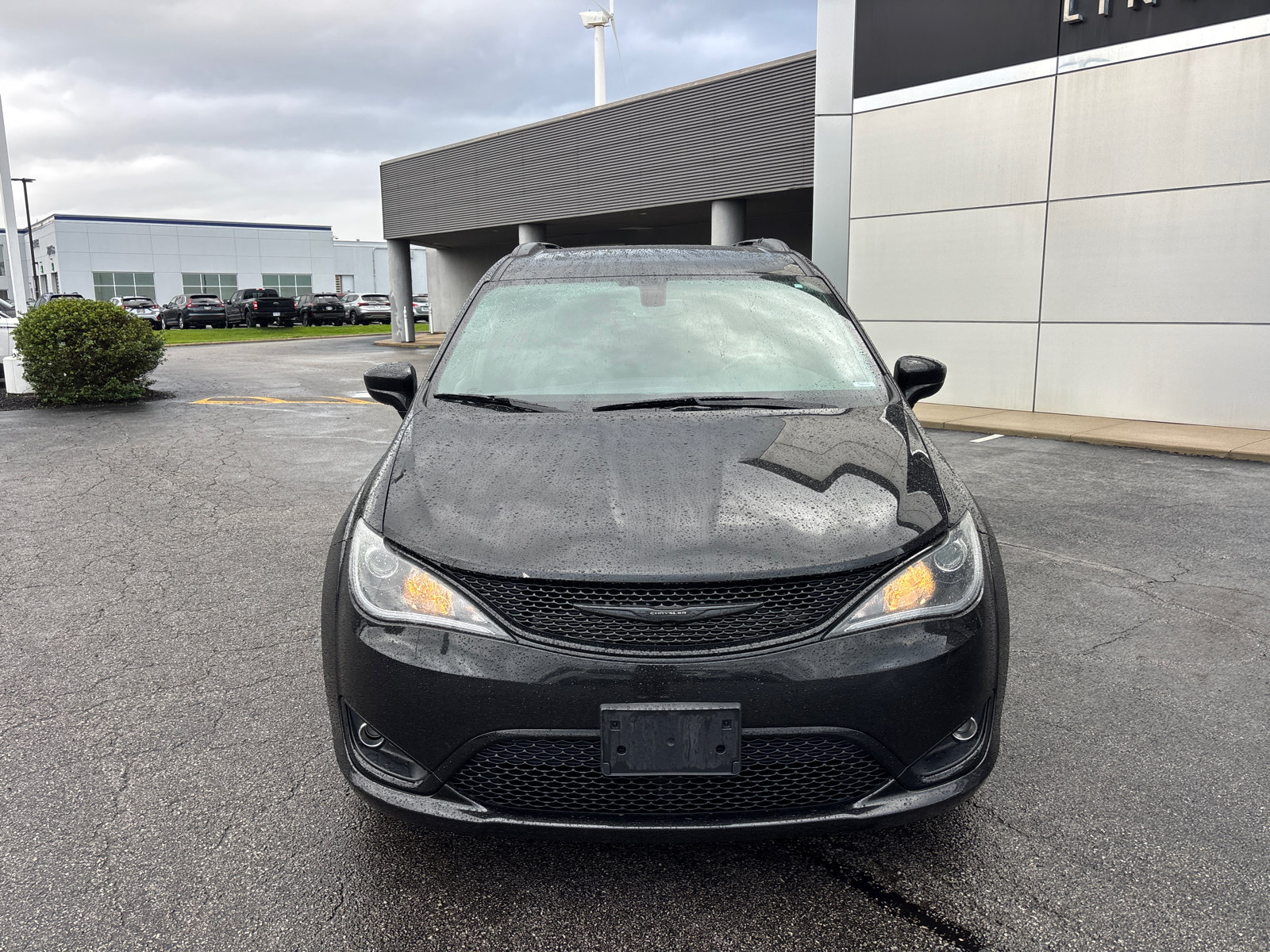 Used 2020 Chrysler Pacifica Touring-L Plus FWD image 2