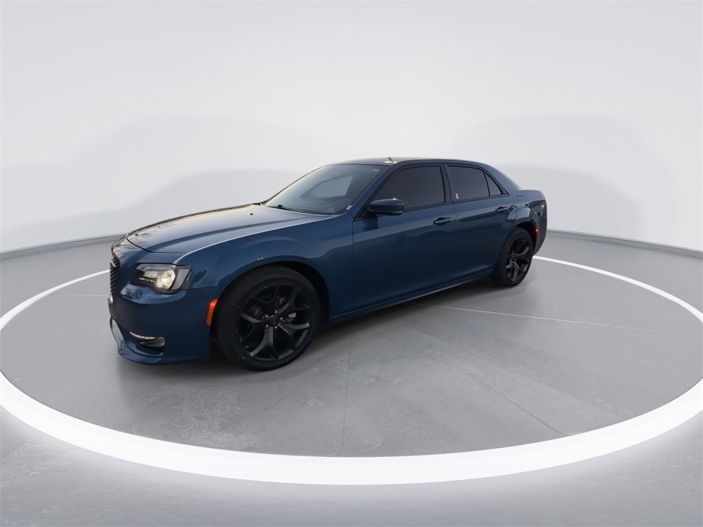 Used 2023 Chrysler 300 Touring L w/ Comfort Group image 4