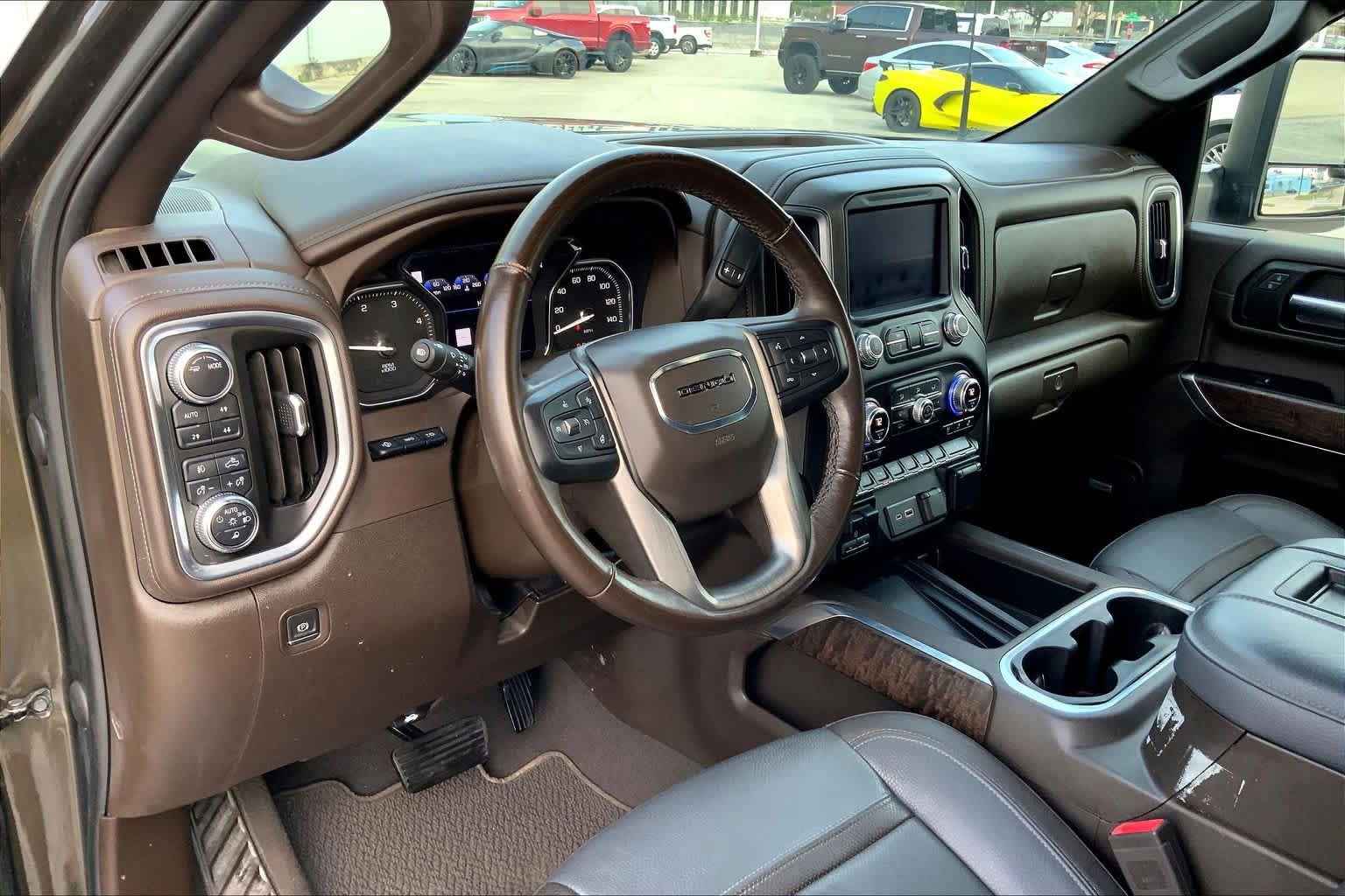 Used 2022 GMC Sierra 3500 Denali w/ Technology Package AWD/4WD image 18