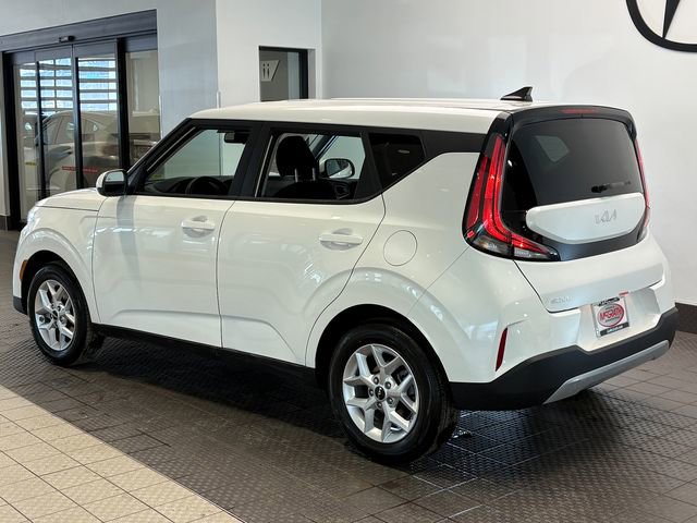 Used 2025 Kia Soul LX w/ LX Technology Package image 4