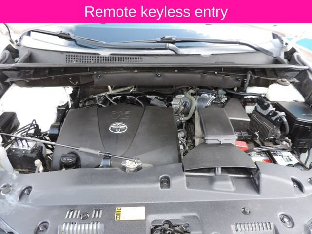 Used 2019 Toyota Highlander Plus FWD image 18