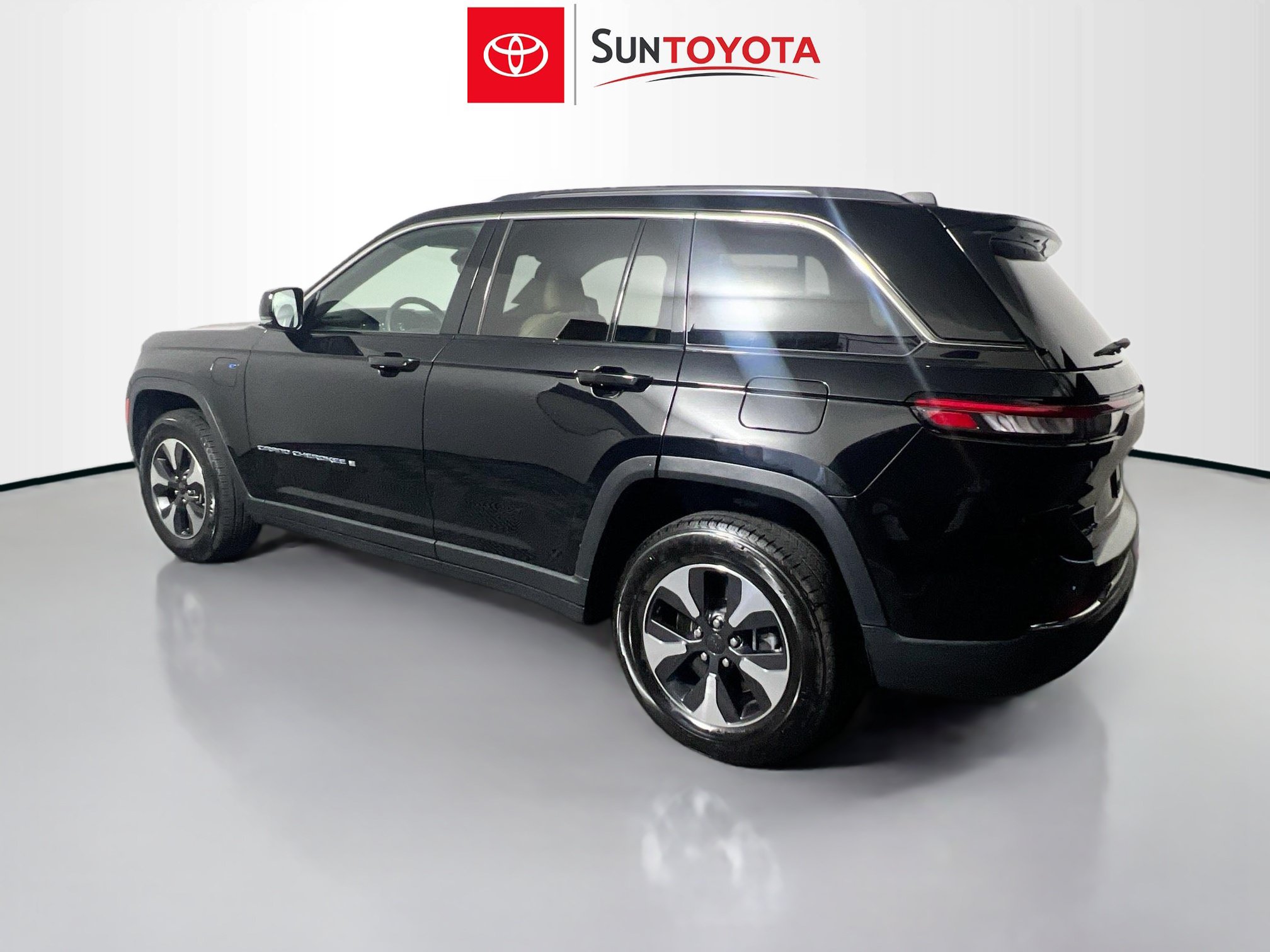 Used 2024 Jeep Grand Cherokee Limited 4xe AWD/4WD image 6