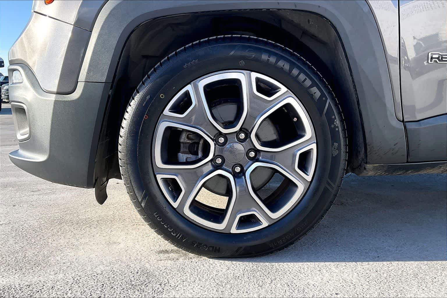 Used 2016 Jeep Renegade Limited FWD image 8