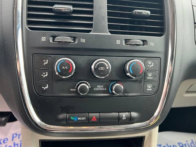 Used 2016 Dodge Grand Caravan SXT FWD image 19