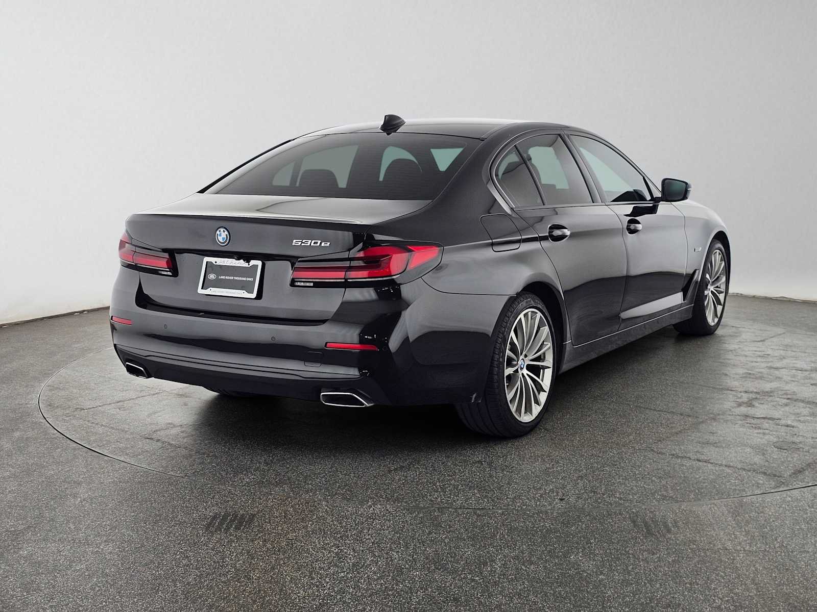 Used 2023 BMW 530e w/ Premium Package RWD image 5