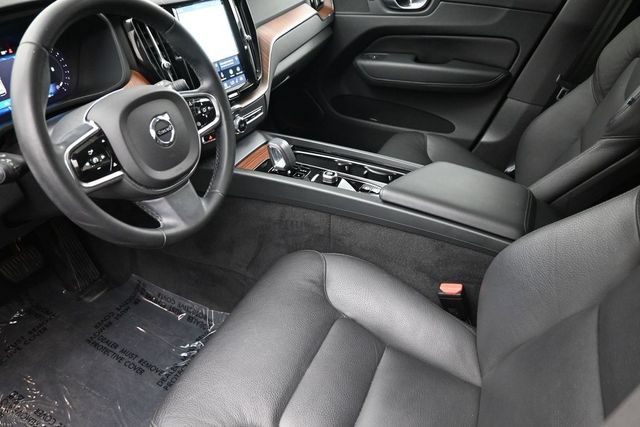 Used 2024 Volvo XC60 B5 Plus AWD/4WD image 17