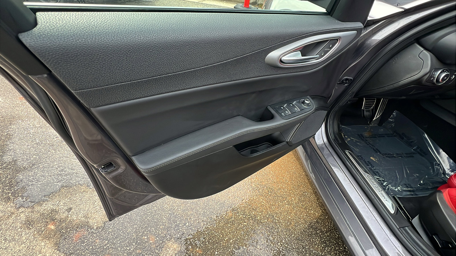 Used 2024 Alfa Romeo Giulia Veloce image 14