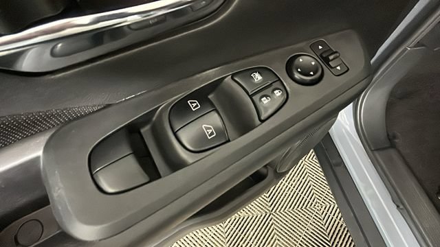 Used 2022 Nissan Kicks SV FWD image 11