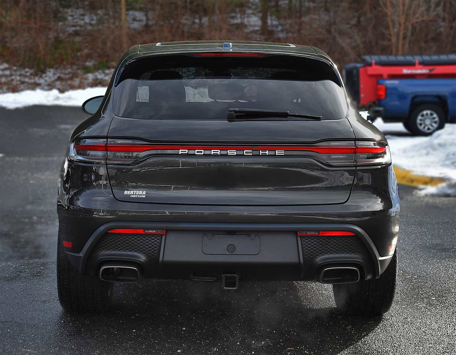 Used 2023 Porsche Macan T image 9