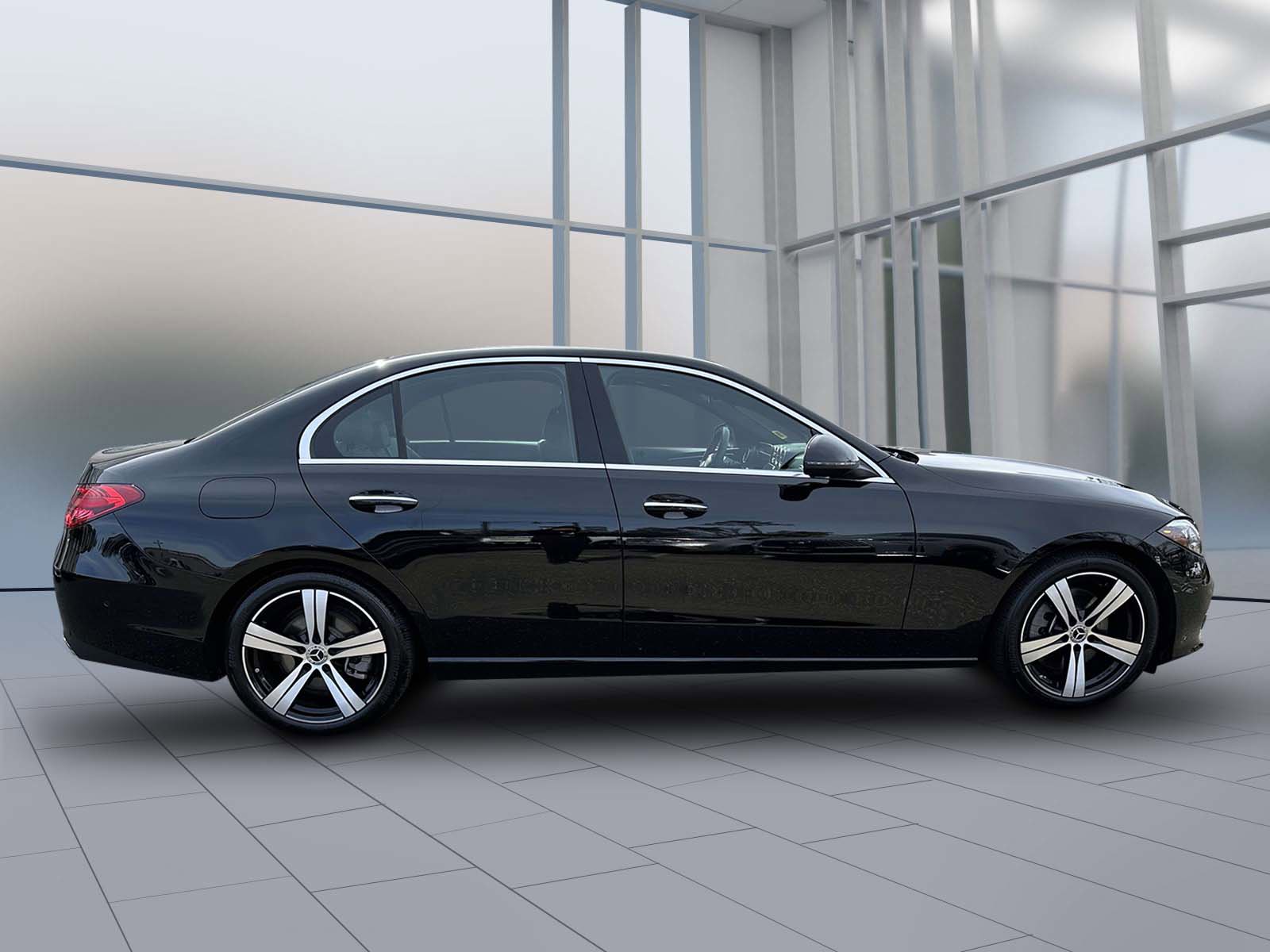 Used 2025 Mercedes-Benz C 300 4MATIC Sedan image 4