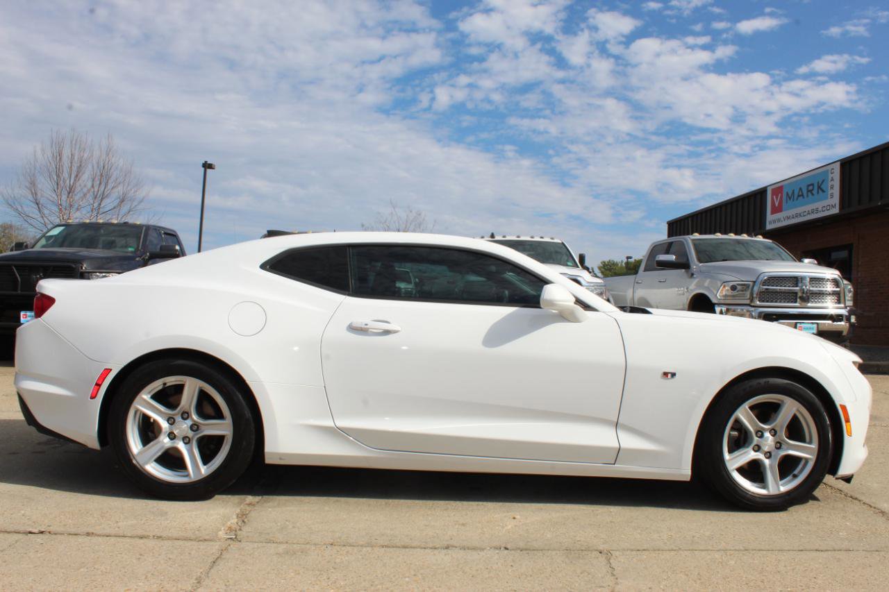 Used 2019 Chevrolet Camaro LT w/ Technology Package image 7