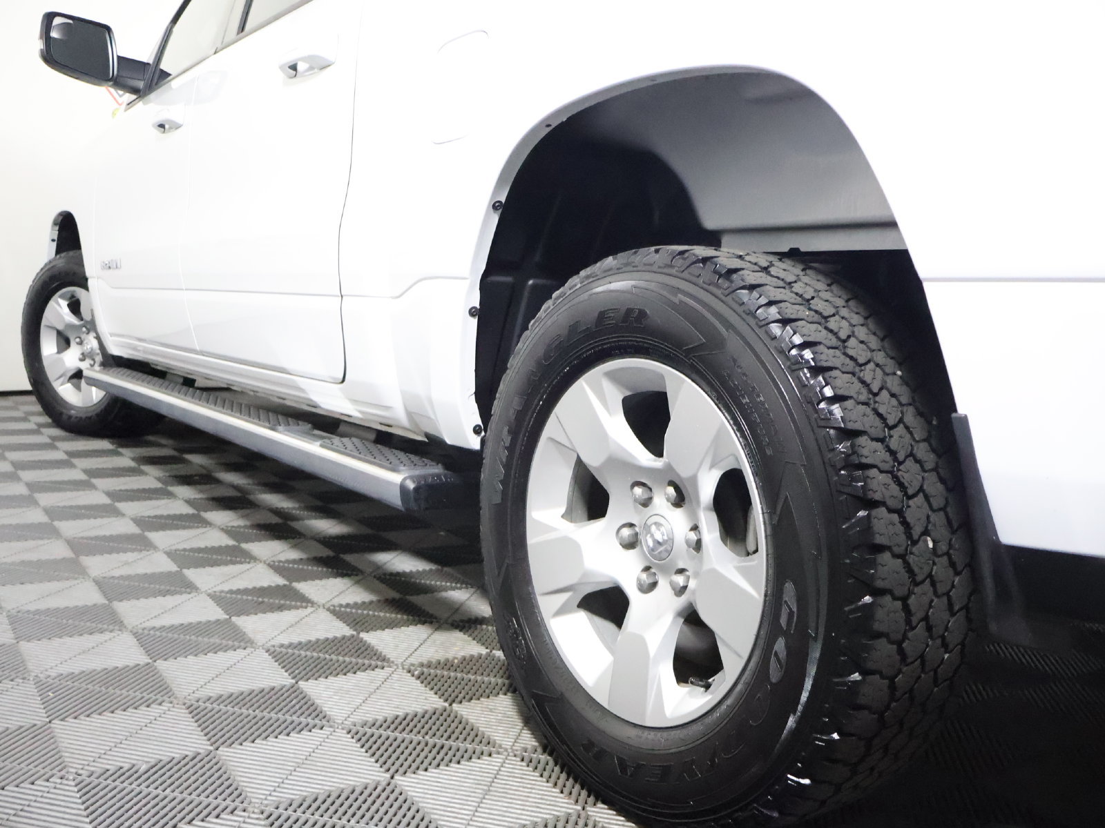 Used 2022 RAM 1500 Big Horn AWD/4WD image 16