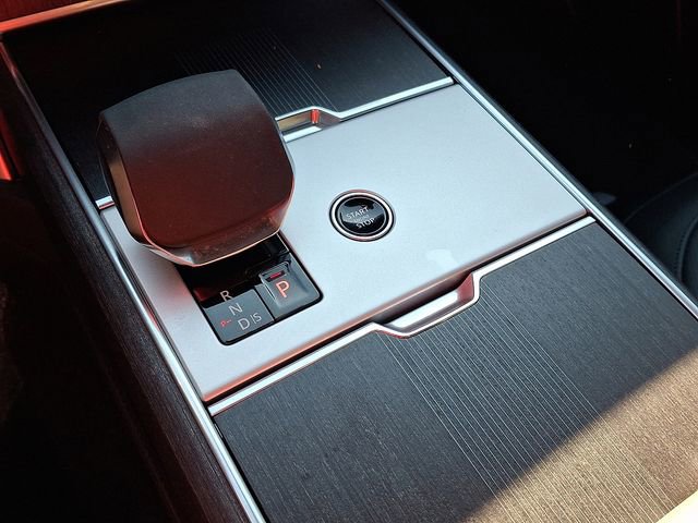 Used 2025 Land Rover Range Rover Long Wheelbase Autobiography image 19