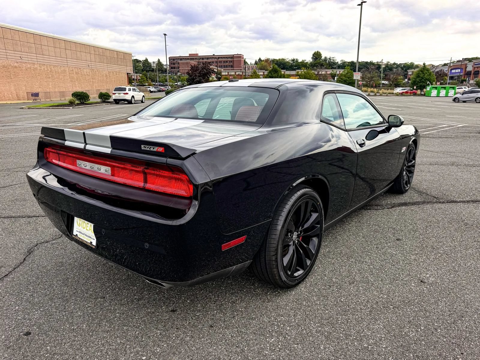 Used 2014 Dodge Challenger SRT8 w/ Harman/Kardon Audio Group RWD image 11